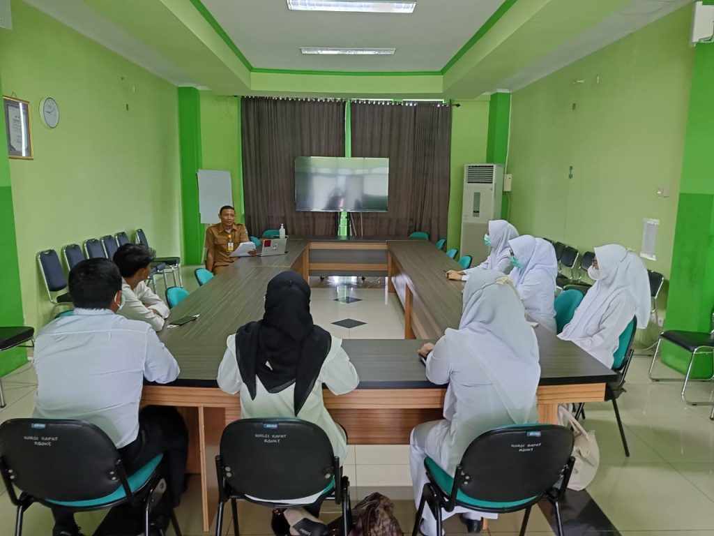 Salah satu rangkaian orientasi staf baru, yaitu, Sosialisasi: Budaya Kerja Rumah Sakit, Whistle Blowing System, Pengendalian Gratifikasi dan Penjelasan Kontrak Kerja